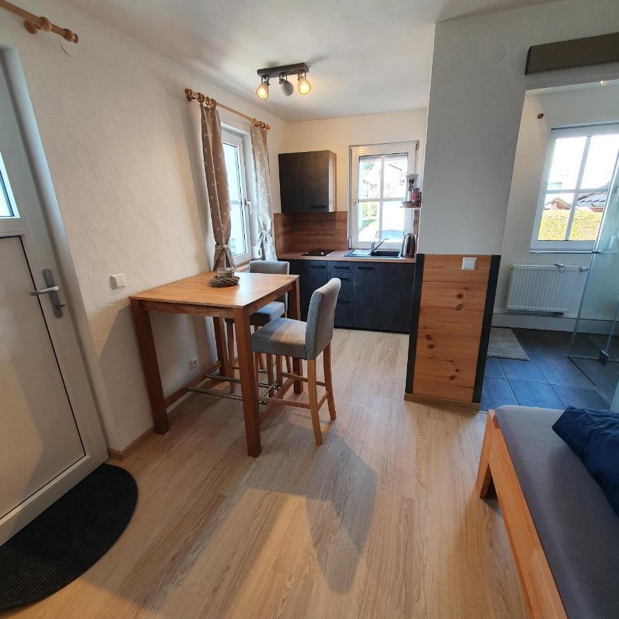 Alte Backstube - Ferienwohnung Hüttenstube und Ferienzimmer Auszeit Erkenbrechtsweiler Exterior foto